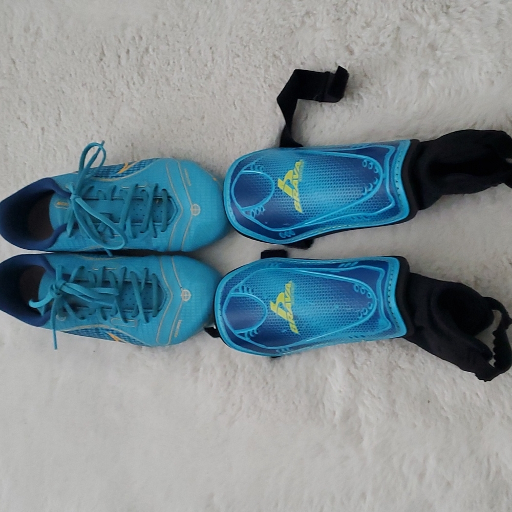 Nike Soccer Cleats & Shin Guards (Boys)